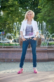 Juliya from Pryluky, 44 years, with brown eyes, blonde hair, Christian, private tutor. #6