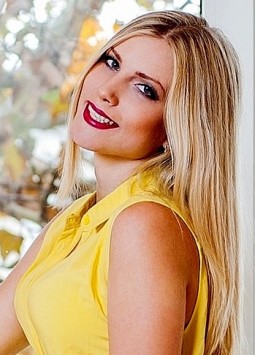 Tatiana from Kherson, 29 years, with green eyes, blonde hair, Christian, Accountant.