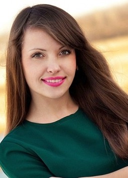 Maria from Kherson, 30 years, with hazel eyes, dark brown hair, Christian, bank employee.