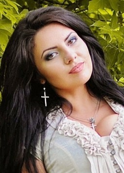Zoryana from Lviv, 28 years, with brown eyes, black hair, Christian, Nurse.
