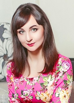 Irina from Kharkov, 28 years, with green eyes, black hair, Christian, Lawyer.