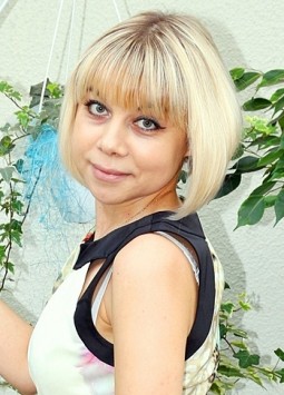 Larisa from Odessa, 43 years, with blue eyes, blonde hair, Christian, teacher of philosophy, economist,.