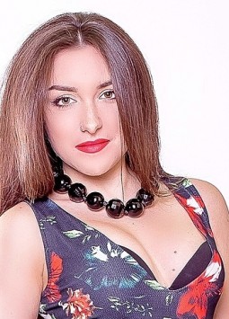 Tatiana from Lugansk, 31 years, with brown eyes, dark brown hair, Christian, Singer.