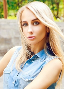 Elena from Vinnitsa, 29 years, with blue eyes, light brown hair, Christian, Manager.