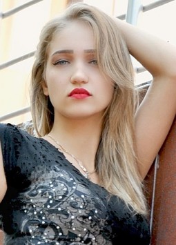 Anna from Lugansk, 25 years, with blue eyes, blonde hair, Christian.