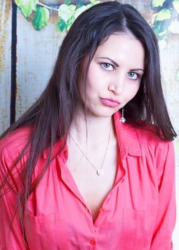 Elena from Odessa, 36 years, with green eyes, dark brown hair, Christian, wine-maker.