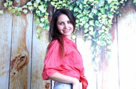 Elena from Odessa, 37 years, with green eyes, dark brown hair, Christian, wine-maker. #12
