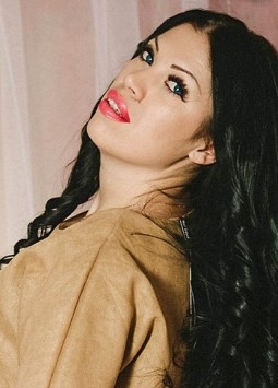 Anna from Dnipropetrovsk, 36 years, with green eyes, black hair, other, Teacher.