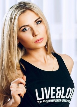 Marina from Kharkov, 31 years, with blue eyes, blonde hair, Christian, nurse.