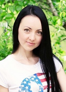 Marina from Kiev, 40 years, with hazel eyes, black hair, Christian, manager.