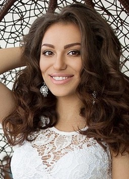 Zenfira from Kiev, 24 years, with brown eyes, auburn hair, Christian, kindergartener.
