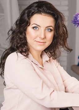 Anna from Simferopol, 27 years, with blue eyes, light brown hair, Christian, student.
