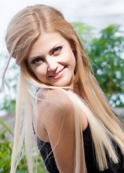 Vera from Dnepropetrovsk, 37 years, with blue eyes, blonde hair, Christian, administrator.