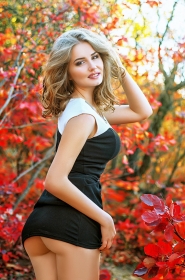 Ekaterina from Dnipropetrovsk, 28 years, with green eyes, light brown hair, Christian, Art industry. #1