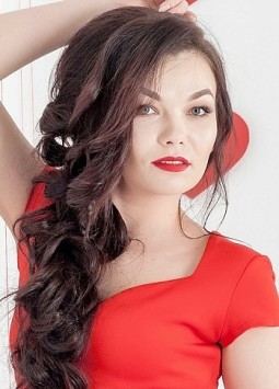 Alyona from Krivoy Rog, 31 years, with brown eyes, dark brown hair, Christian, fitness trainer.