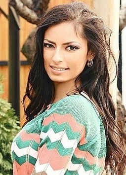 Ekaterina from Luhansk, 35 years, with green eyes, black hair, Christian, pharmacy.