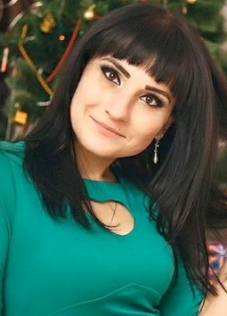 Anna from Starobelsk, 29 years, with brown eyes, dark brown hair, consultant.