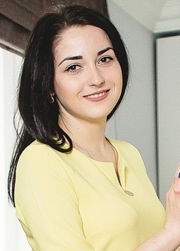 Olga from Lugansk, 28 years, with grey eyes, black hair, Christian, Doctor.