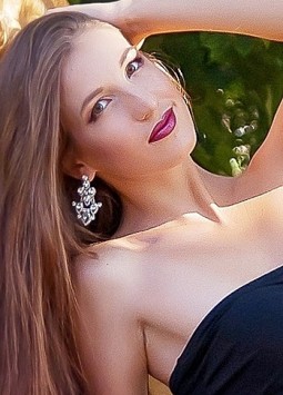 Juliya from Odessa, 29 years, with green eyes, light brown hair, Christian.
