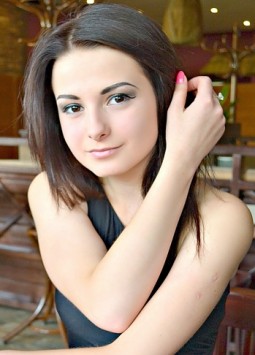 Yana from Cherkassy, 25 years, with brown eyes, dark brown hair, Christian.