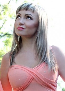 Elena from Mariupol, 48 years, with green eyes, blonde hair, Catholic, medical.