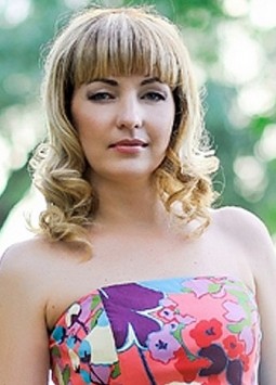Nataliya from Dnipropetrovsk, 48 years, with green eyes, blonde hair, Christian, salesman in a jewelry store.
