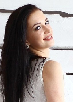 Alina from Nikolaev, 29 years, with blue eyes, dark brown hair, Christian, manicurist.