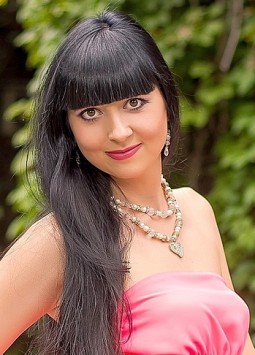 Elena from Nikolaev, 34 years, with brown eyes, black hair, Christian, ekonomist.