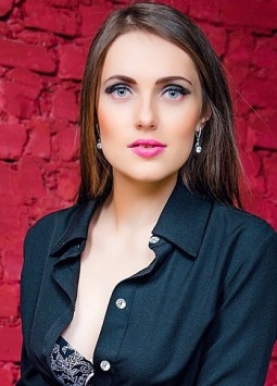 Yulia from Kharkov, 29 years, with green eyes, light brown hair, Christian, Social worker.