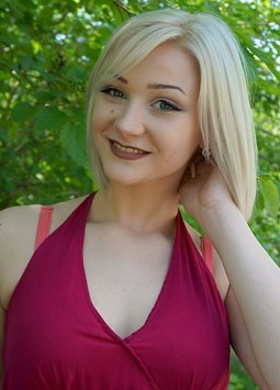 Maria from Nikolaev, 28 years, with grey eyes, blonde hair, Christian, Journalist.