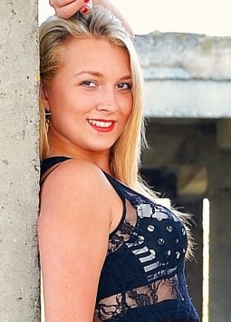 Yana from Odessa, 32 years, with brown eyes, blonde hair, Christian, singer.