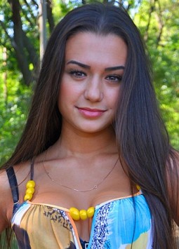 Elena from Odessa, 31 years, with brown eyes, dark brown hair, Christian, Manager.