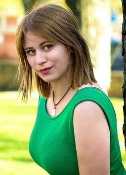 Sofia from Kherson, 24 years, with grey eyes, light brown hair, Christian, student.
