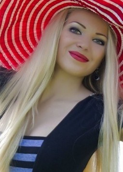 Natalya from Pavlohrad, 42 years, with grey eyes, blonde hair, Christian, make-up artist.