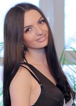 Diana from Cherkasy, 29 years, with brown eyes, dark brown hair, Christian, seller.