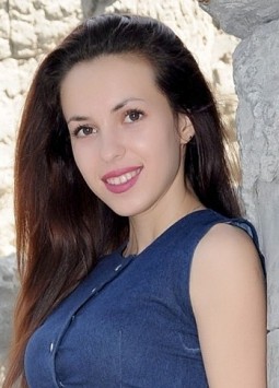 Elena from Nikolaev, 25 years, with brown eyes, dark brown hair, Student.