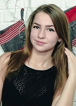 Evgeniya from Kharkov, 25 years, with green eyes, light brown hair, Christian, student.
