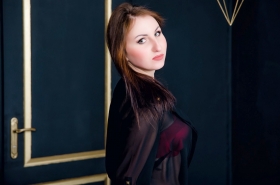 Anna from Nikolaev, 29 years, with green eyes, dark brown hair, Christian, Art Director. #4