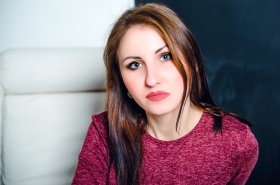 Anna from Nikolaev, 29 years, with green eyes, dark brown hair, Christian, Art Director. #9
