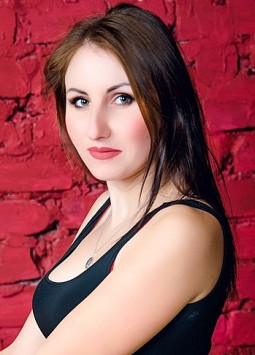 Anna from Nikolaev, 28 years, with green eyes, dark brown hair, Christian, Art Director.