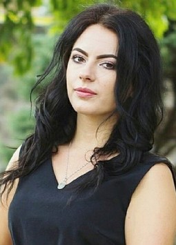Anna from Melitopol, 25 years, with brown eyes, black hair, Christian, student.