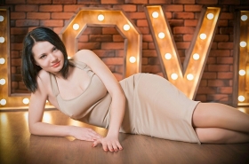Anna from Lugansk, 31 years, with brown eyes, black hair, Christian. #17