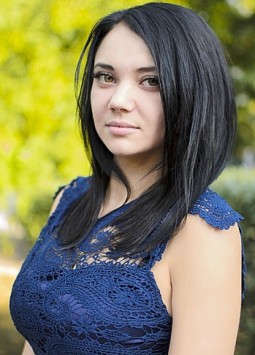 Anna from Lugansk, 30 years, with brown eyes, black hair, Christian.