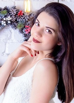 Anastasia from Kharkov, 28 years, with brown eyes, dark brown hair, Christian, actrees.