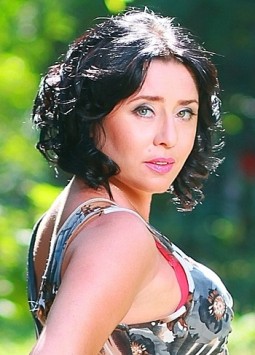 Irina from Odessa, 51 years, with green eyes, black hair, Christian, economist.
