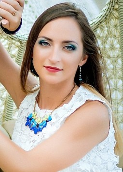 Anastasia from Krivoy Rog, 31 years, with green eyes, light brown hair, Christian, student.