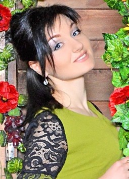 Daria from Zaporozhye, 37 years, with grey eyes, dark brown hair, Christian, Pharmacist.