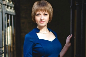 Julia from Kharkiv, 34 years, with green eyes, dark brown hair, Christian, University stuff. #3