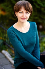 Julia from Kharkiv, 34 years, with green eyes, dark brown hair, Christian, University stuff. #5