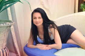 Julia from Kharkov, 38 years, with green eyes, black hair, Christian, admimistrator. #2